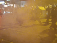 DRAMATIČNI SNIMCI IZ BEOGRADA: Policija brutalno napala građane okupljene ispred Pinka (VIDEO)