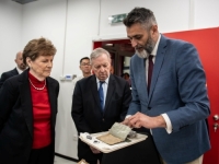 VAŽNA PORUKA IZ SREBRENICE: Američki senatori iskazali podršku instituciji koja čuva sjećanje na žrtve genocida (FOTO)