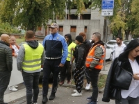 BUNT U TUZLI: Otac izboden OSAM PUTA, sinu (15) slomljena vilica, a osumnjičeni pušten na slobodu – građani izašli na ulice...