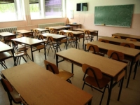 U ŠKOLI U SRBIJI USRED ČASA PAO DIO PLAFONA: Povrijeđen učenik
