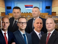 VELIKI REZ U NARODNOJ SKUPŠTINI RS: Deset zastupnika mora da vrati mandat ili napusti direktorska mjesta