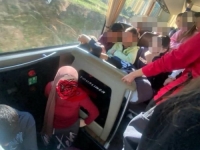 NASILJE NAD BOŠNJAČKOM DJECOM U ŽEPČU: Djevojčici u autobusu nasilno skinuli hidžab, nastavnica rekla samo 'dobro' (FOTO + VIDEO)
