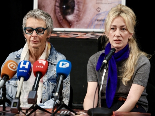 SPEKTAKL U KAMERNOM TEATRU 55: Premijera predstave 'Mokre mačke' Džane Pinjo i Tatjane Šojić 20. oktobra