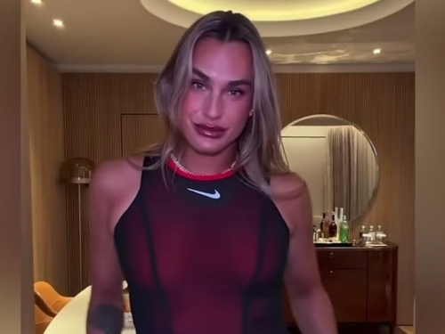 SABALENKA ZAPALILA DRUŠTVENE MREŽE U BIKINIJU: Jedan detalj na njenoj ruci privukao je posebnu pažnju