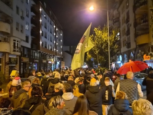 'STUDENTSKA OSVETA VUČIĆU': Pogledajte šta su napravili sjedištu SNS-a u Novom Sadu
