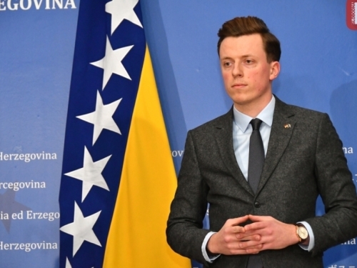 AHMETOVIĆU PRETRESLI KANCELARIJU I TRI STANA: Sada se oglasila njegova odbrana