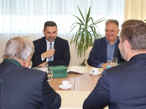 AUSTRIJSKA FIRMA U BiH ĆE PROIZVODITI ČOKOLADU: Najavljen početak velike investicije