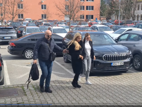 OŠTETILA BANKU: Bankarka iz Bijeljine optužena da je porodici i sebi na račun prebacila skoro pola miliona KM