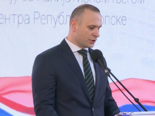 PRESIJEČENA VRPCA, A PACIJENTI PREPUŠTENI PORODICAMA: Zašto palijativna njega na UKC-u RS još ne radi? (VIDEO)