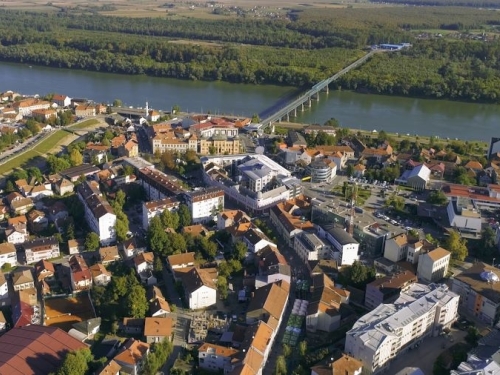 ZATVARA SE DEPONIJA SMJEŠTENA BLIZU OBALE SAVE U BRČKOM: Otpad će biti premješten, prostor saniran