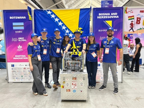 HISTORIJSKI USPJEH MLADIH IZ MOSTARA: Bh. robotičari 17. na svijetu, domaći robot među samo četiri s maksimalnim učinkom!