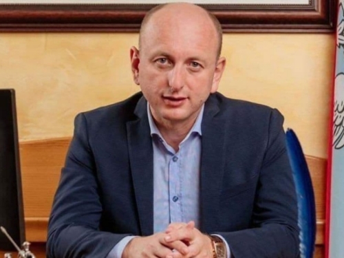 POLICIJA SASLUŠAVALA KNEŽEVIĆA ZBOG RATKA MLADIĆA: 'Nisam ga veličao, saopštio sam...'