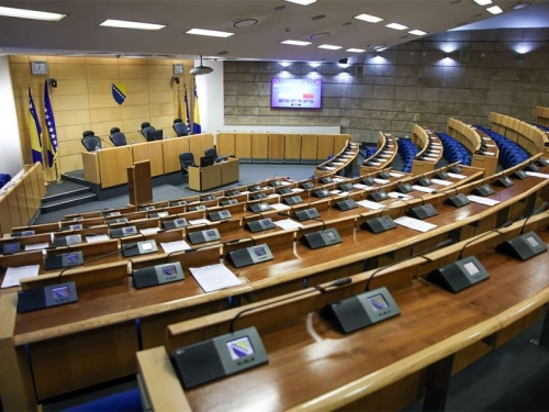 DRAMA U FEDERALNOM PARLAMENTU: Ovo je nekoliko mogućih scenarija za sastavljanje većine – MOŽE I BEZ ČOVIĆEVOG HDZ-a...
