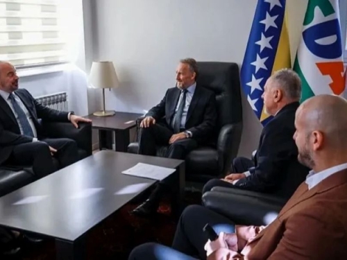 CRVENI KARTON ZA EFENDIĆA: Amerikanci protiv ulaska Stranke za BiH u vlast?