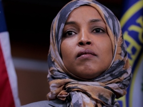 NOVI POTRES U WASHINGTONU: Pretres u domu Ilhan Omar, na meti dokumenti iz njene prošlosti!