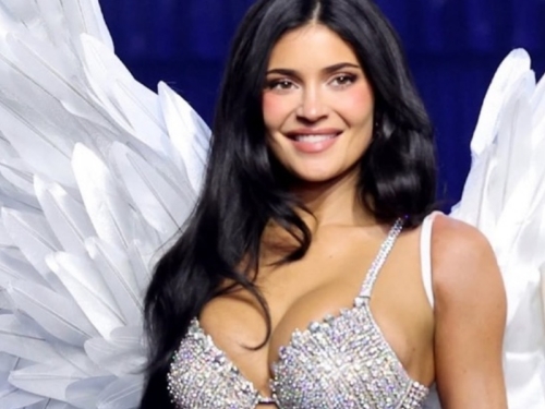 DIJAMANTI, KRISTALI I 50 MILIONA DOLARA: Kylie Jenner debitirala na reviji Victoria's Secreta u spektakularnom izdanju... (FOTO)