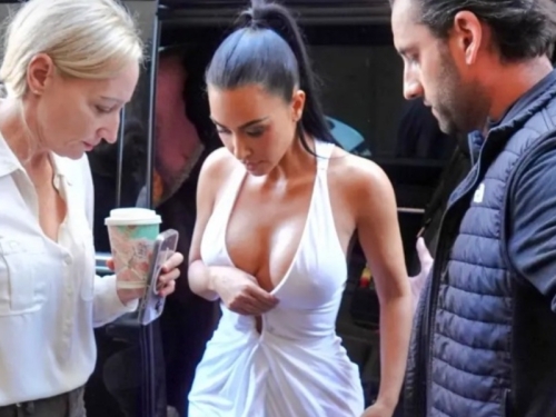 PRIVUKLA SVE POGLEDE: Kim Kardashian u haljini bez grudnjaka jedva obuzdala izazovni dekolte! (FOTO)