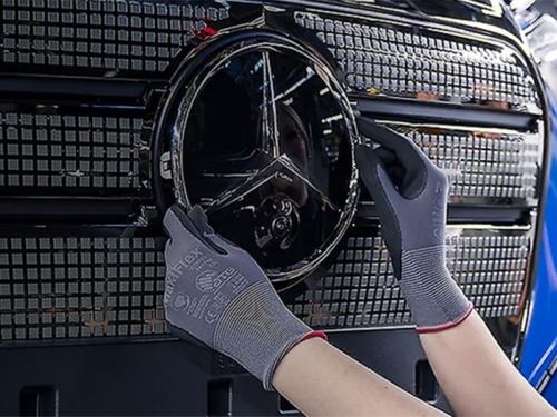 TEŠKI DANI ZA AUTOMOBILSKOG GIGANTA: Kineska konkurencija je 'Mercedes' zavila u crno...