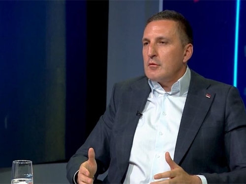 'IZVRŠILI STE GENOCID NAD PAMEĆU...': Brutalni komentari iz Srbije, nakon istupa Nedeljka Eleka...