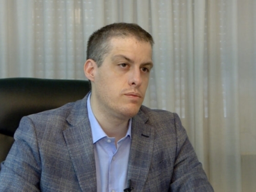 POČELO JE: Beogradski advokat tvrdi da jedna banka iz Srbije ubrzano prebacuje novac u dvije države