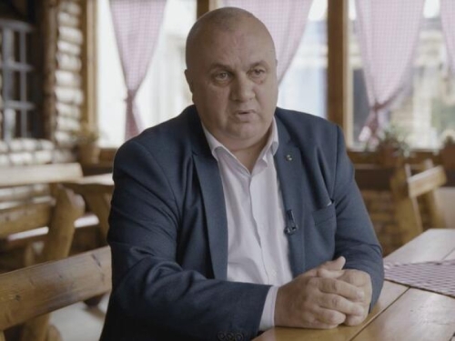 PAVLOVIĆ ZATVOR IZBJEGAVA 'ZBOG ZDRAVLJA': Istovremeno obilazi spomenike po Srbiji