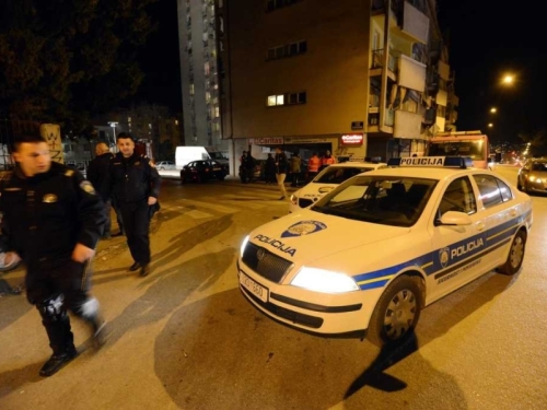 DRAMA U SUSJEDSTVU: Uhapšeno ih je čak 18, imali su hladno oružje i kamene blokove