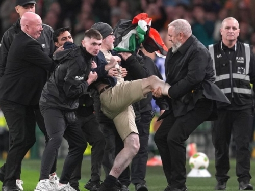 SKANDAL U LIGI NACIJA: Prekinuta utakmica u Dublinu, evo šta se dogodilo