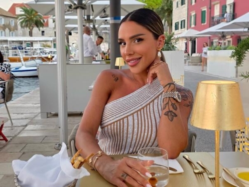 SANDRA AFRIKA O TEŠKOM DJETINJSTVU: 'Otac me tukao kablom od televizora i šišao na ćelavo'