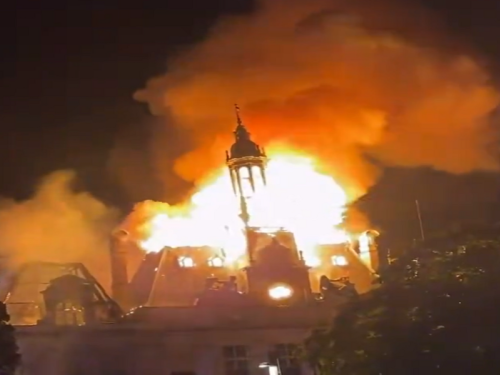 TOTALNI HAOS U FRANCUSKOJ: Preko pola miliona ljudi na ulicama, gore objekti od Pariza do Bordeauxa, uhapšeno 400 osoba (VIDEO)