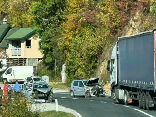 STRAVIČNA NESREĆA U BLIZINI SARAJEVA: Dvije osobe prevezene na KUM