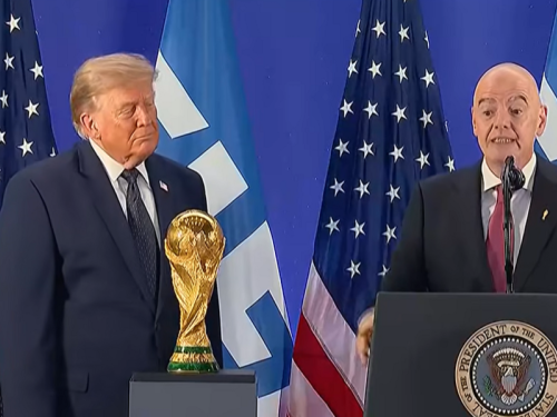TRUMP U CENTRU SKANDALA: Preispituje se priznanje koje mu je lično uručio Gianni Infantino