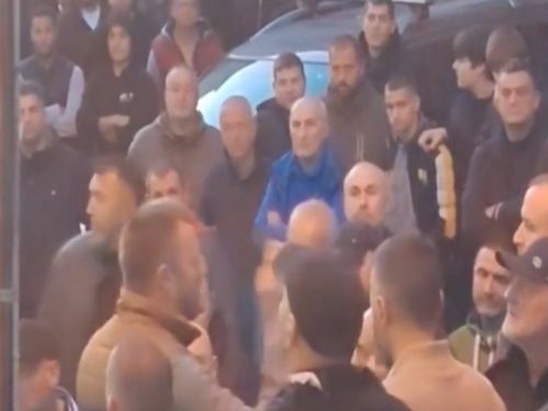 UZELI PRAVDU U SVOJE RUKE: Narod sam priveo 17 Vučićevih batinaša, pogledajte šta su im sve pronašli (VIDEO)