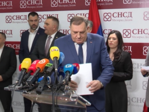 SNSD ULAZI U ZAVRŠNICU KAMPANJE NA SVOJ NAČIN: 'Pokušavaju sve kandidate uvući u blato u kojem godinama plivaju' (VIDEO)