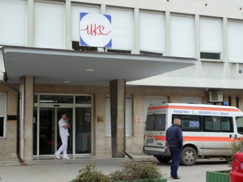SVI KAPACITETI U STANJU PRIPRAVNOSTI: Dvoje povrijeđenih u padu helikoptera upućeno u UKC Tuzla