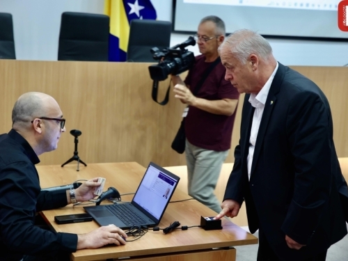 CIK BiH OTKRIO NEPRAVILNOSTI NA BIRAČKIM MJESTIMA: Sutra novo brojanje glasova u Zetri