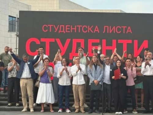 UGLEDALI VELIKU PRILIKU: Okreću li Srbi sa Kosova leđa Vučiću?