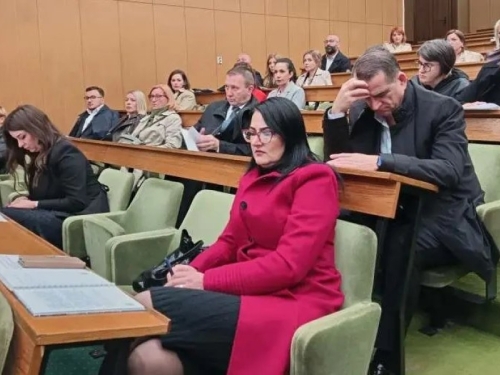 SKANDAL U BH. GRADU: Poskupljenje grijanja za 106 posto nije usvojeno, hitna sjednica prekinuta